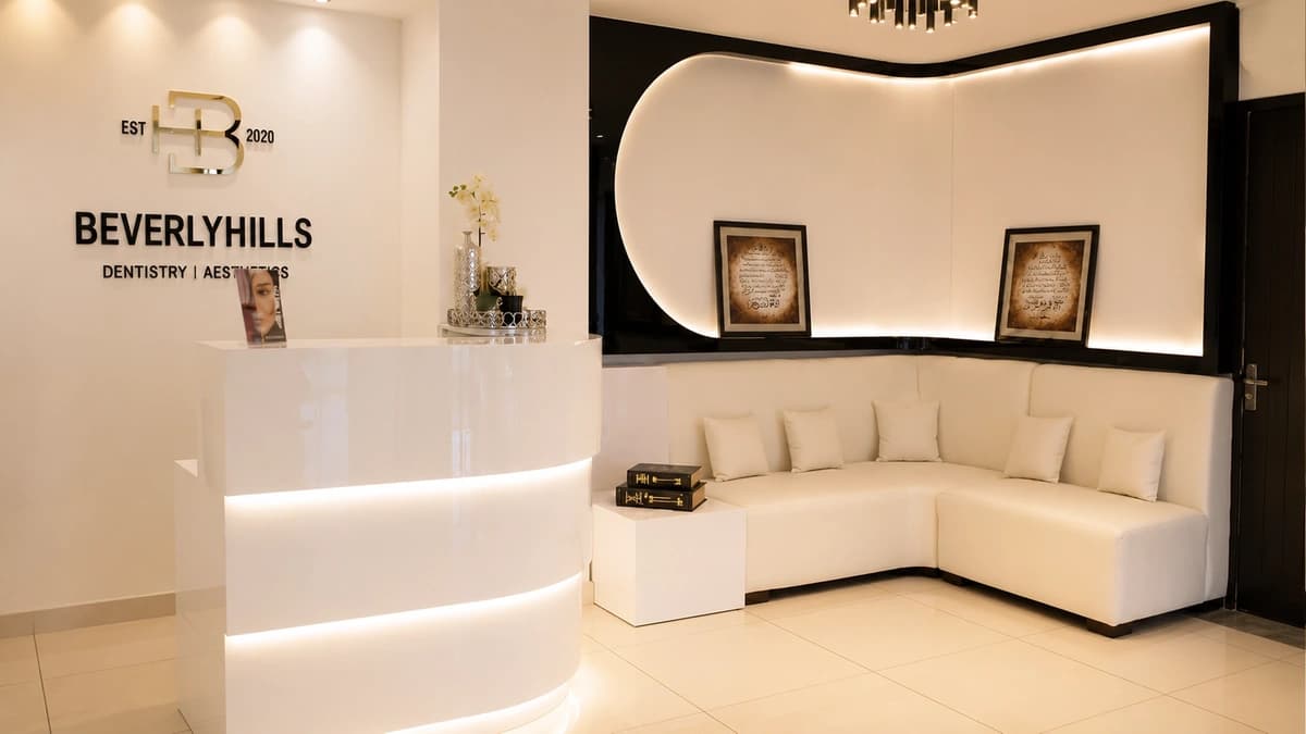 Complete Dentures at Beverly Hills Clinic Karachi